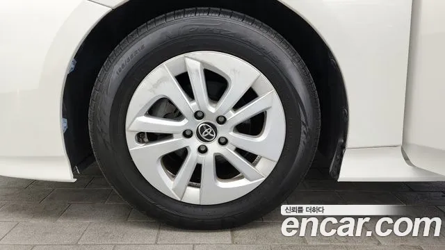 2017 Toyota Prius 4th Gen 1.8 E Sold VIN JTDKBRFU6H3569155 – photo 13