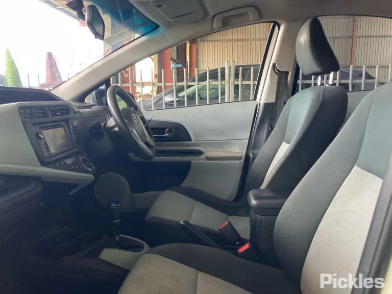 2014 Toyota Prius C Damaged VIN JTDKD3B3801077747 – photo 12