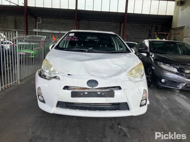 2014 Toyota Prius C Damaged VIN JTDKD3B3801077747 – photo 16