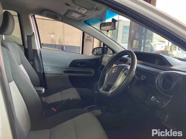 2014 Toyota Prius C Damaged VIN JTDKD3B3801077747 – photo 18