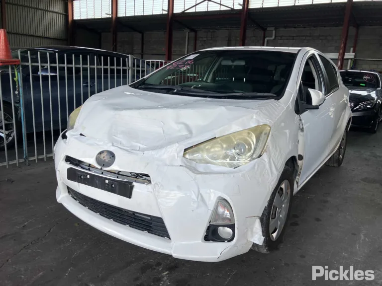 2014 Toyota Prius C Damaged VIN JTDKD3B3801077747 – photo 21