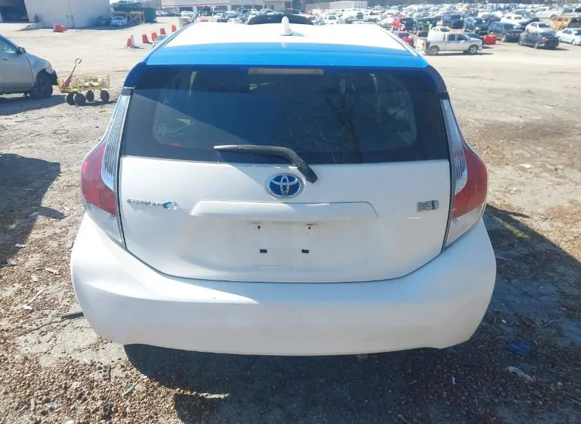 2016 TOYOTA Prius C Used VIN JTDKDTB30G1121928 – photo 11