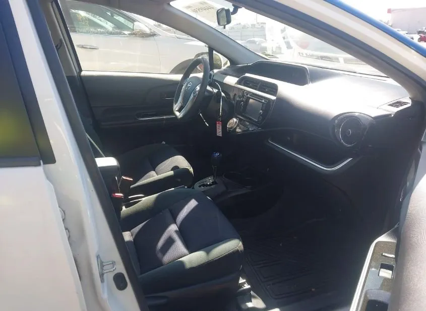 2016 TOYOTA Prius C Used VIN JTDKDTB30G1121928 – photo 15