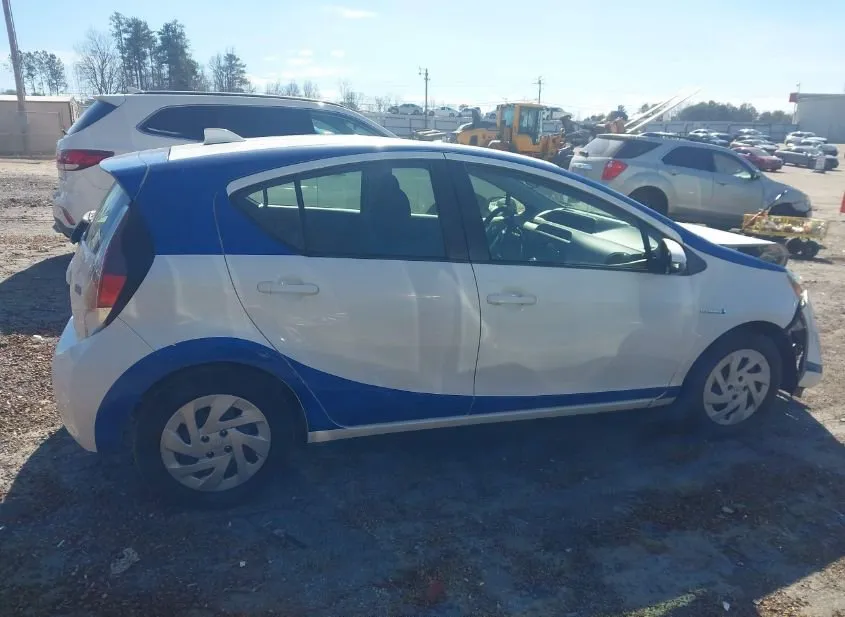 2016 TOYOTA Prius C Used VIN JTDKDTB30G1121928 – photo 17