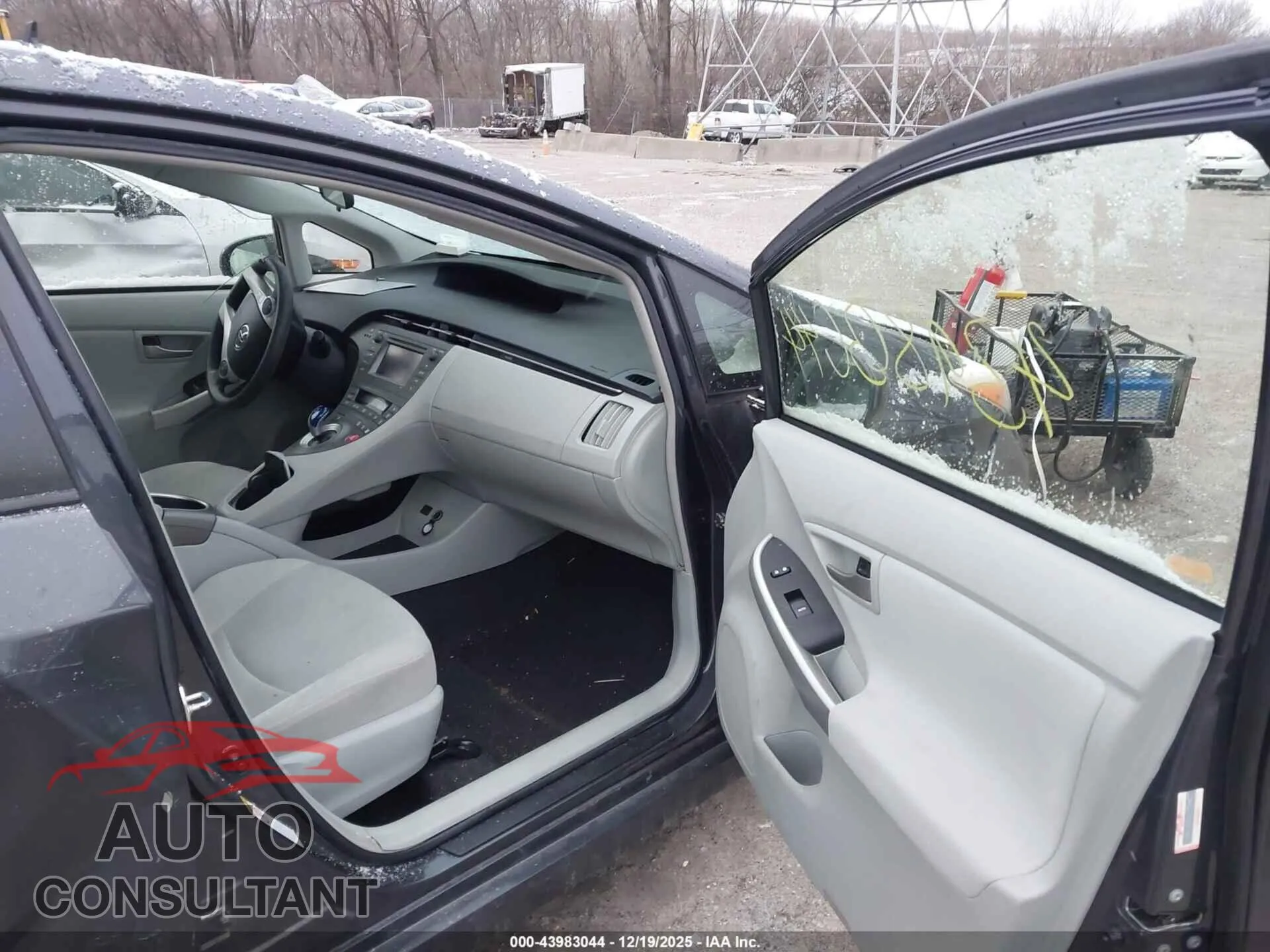 2013 TOYOTA PRIUS Damaged VIN JTDKN3DU8D5617955 – interior seats