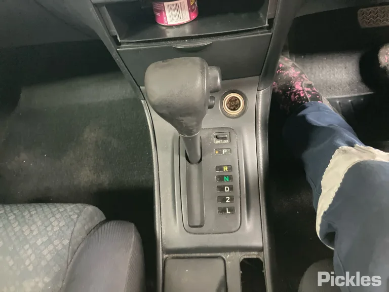 2005 Toyota Corolla Damaged VIN JTDKR23E902032273 – dashboard