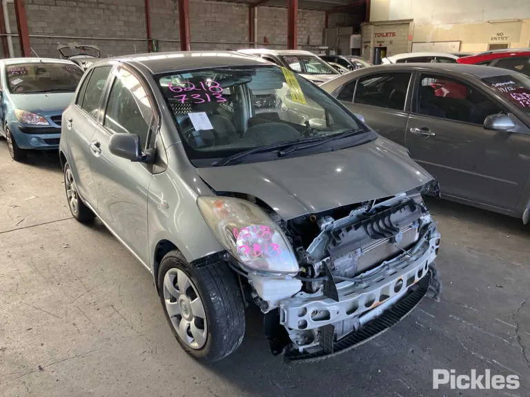2008 Toyota Yaris Damaged VIN JTDKT923902008680 – side profile 2008 Toyota Yaris Damaged VIN JTDKT923902008680 – side profile