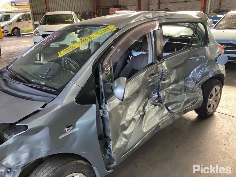 2008 Toyota Yaris Damaged VIN JTDKT923902008680 – photo 11 2008 Toyota Yaris Damaged VIN JTDKT923902008680 – photo 11