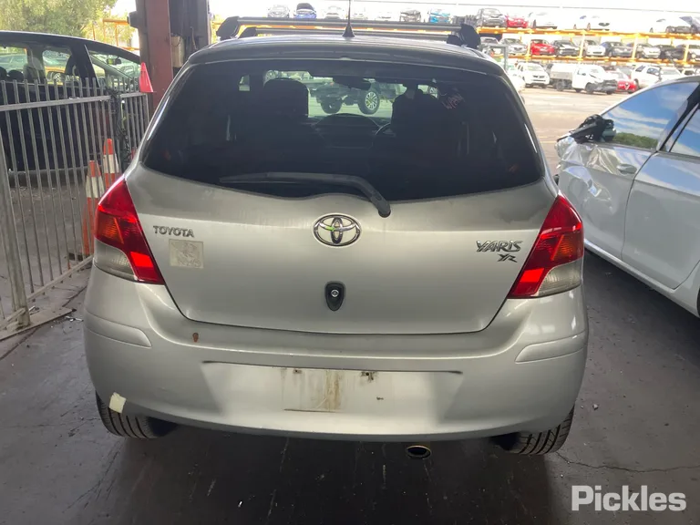 2010 Toyota Yaris Used VIN JTDKW923705156932 – dashboard 2010 Toyota Yaris Used VIN JTDKW923705156932 – dashboard