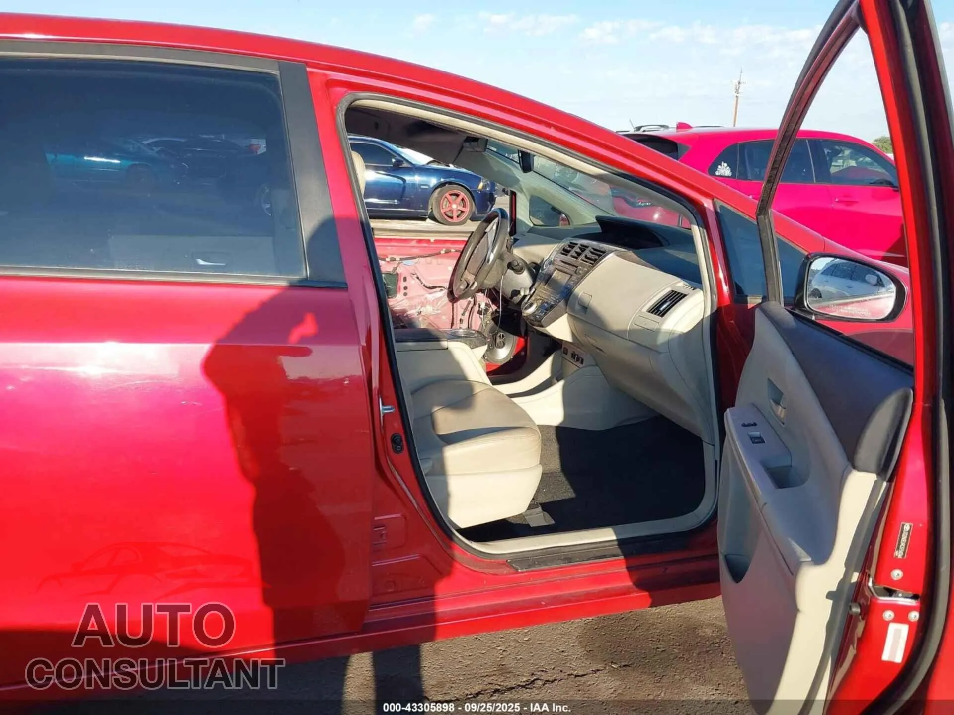 2012 TOYOTA PRIUS V Damaged VIN JTDZN3EU9C3154344 – interior seats 2012 TOYOTA PRIUS V Damaged VIN JTDZN3EU9C3154344 – interior seats
