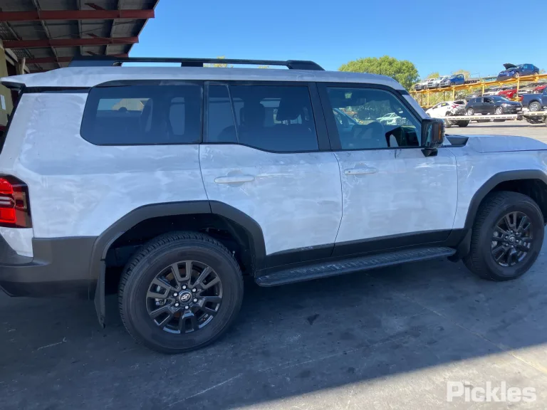 2024 Toyota Landcruiser Prado Damaged VIN JTEACEBJ705002888 – photo 17
