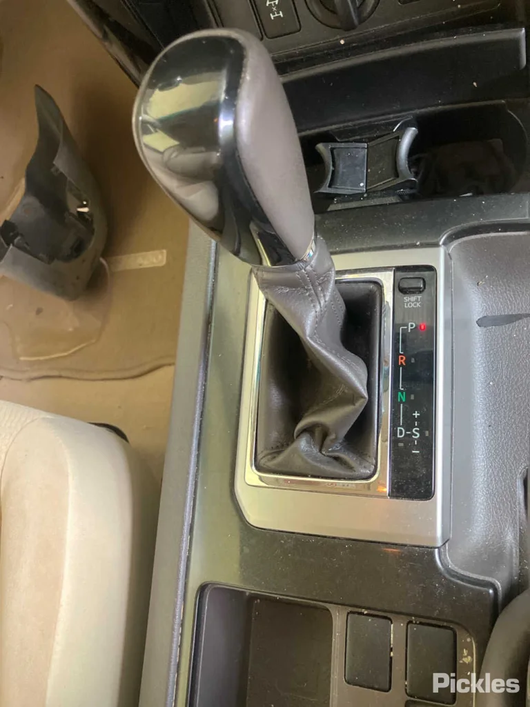 2015 Toyota Landcruiser Prado Damaged VIN JTEBR3FJ00K002704 – interior seats