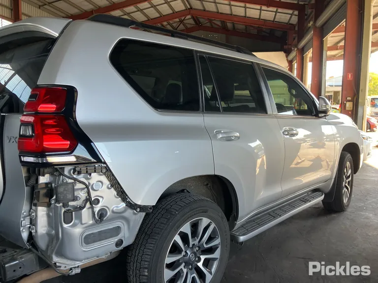 2022 Toyota Landcruiser Prado Used VIN JTEBR3FJ10K251576 – photo 21