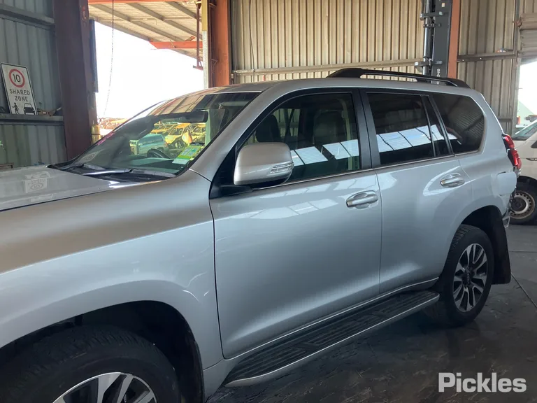 2022 Toyota Landcruiser Prado Used VIN JTEBR3FJ10K251576 – photo 29