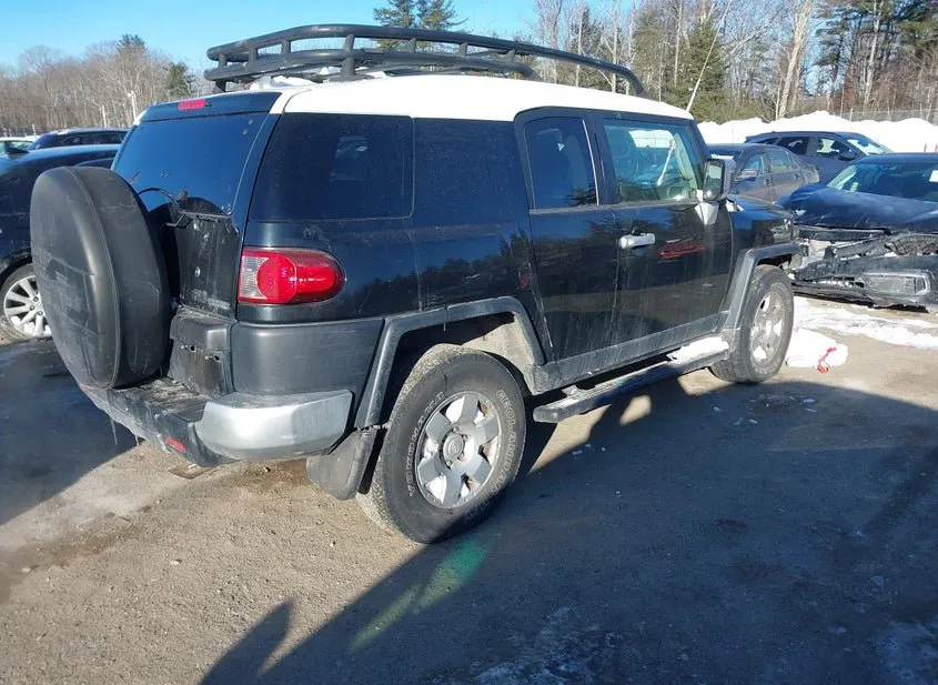 2007 TOYOTA FJ Cruiser Used VIN JTEBU11F370084598 – rear exterior