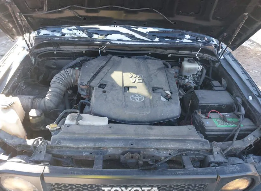 2007 TOYOTA FJ Cruiser Used VIN JTEBU11F370084598 – exterior detail