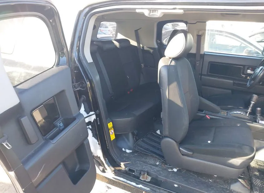 2007 TOYOTA FJ Cruiser Used VIN JTEBU11F370084598 – photo 18