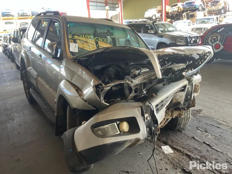 2004 Toyota Landcruiser Used VIN JTEBU29J205002092 – interior seats