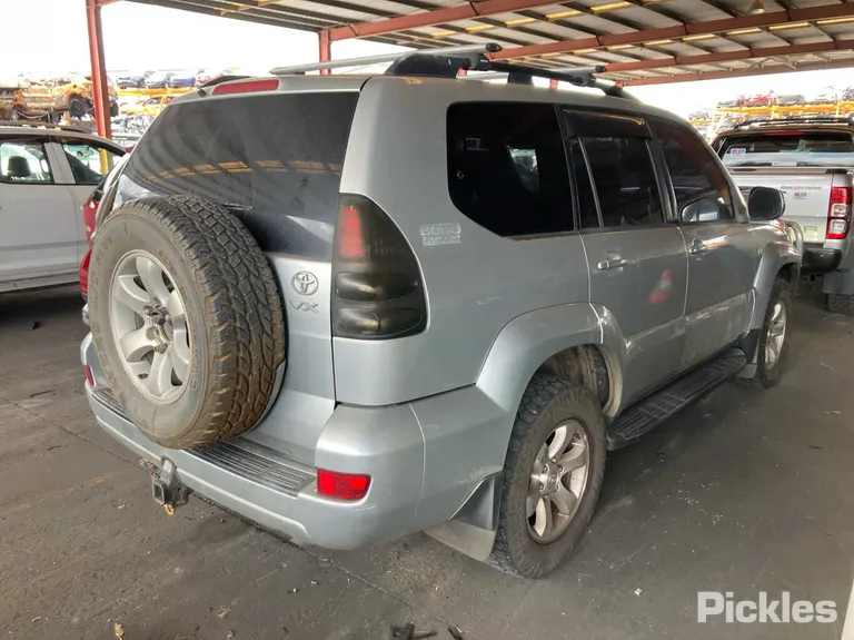 2005 Toyota Landcruiser Prado Used VIN JTEBY29J200030959 – engine bay