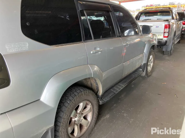 2005 Toyota Landcruiser Prado Used VIN JTEBY29J200030959 – photo 20
