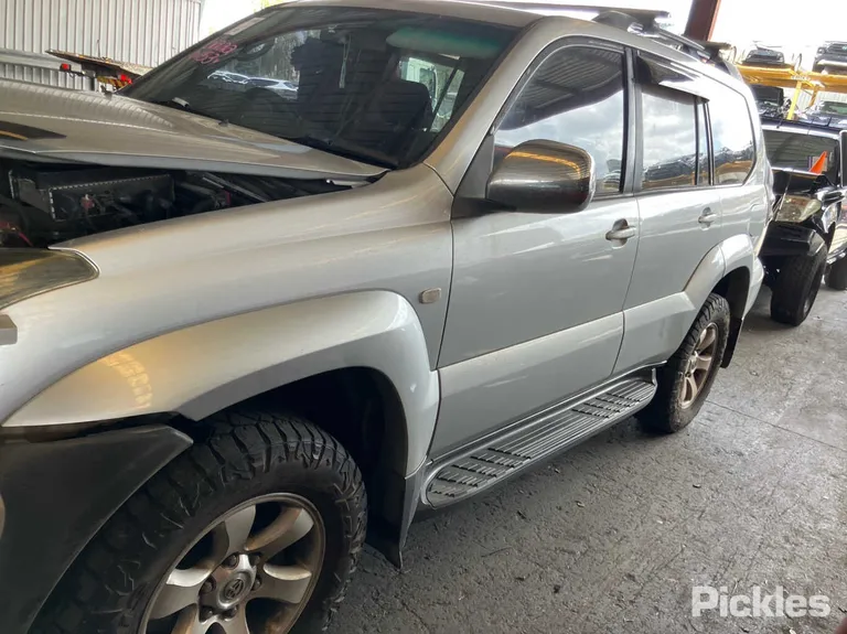 2005 Toyota Landcruiser Prado Used VIN JTEBY29J200030959 – photo 24