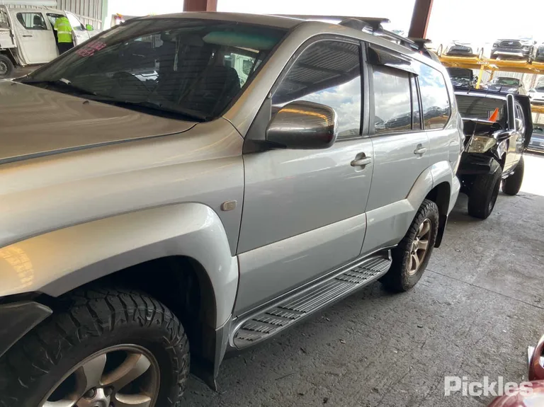 2005 Toyota Landcruiser Prado Used VIN JTEBY29J200030959 – photo 25