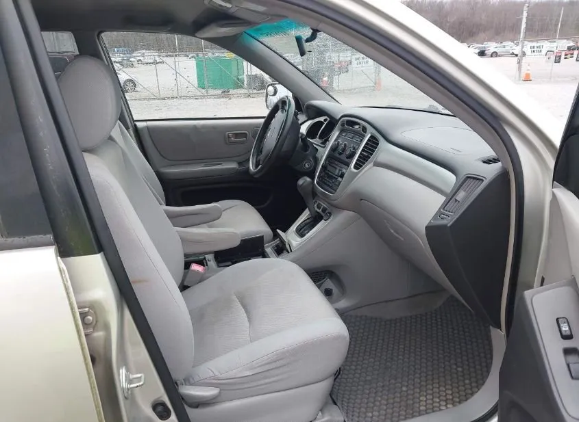 2005 TOYOTA Highlander Used VIN JTEGD21A250115806 – side profile