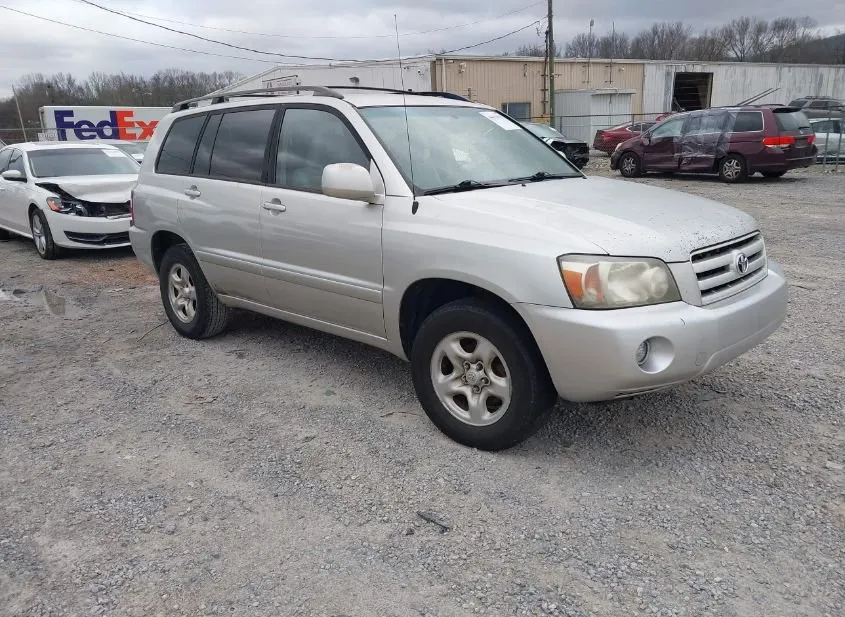 2005 TOYOTA Highlander Used VIN JTEGD21A250115806 – trunk area
