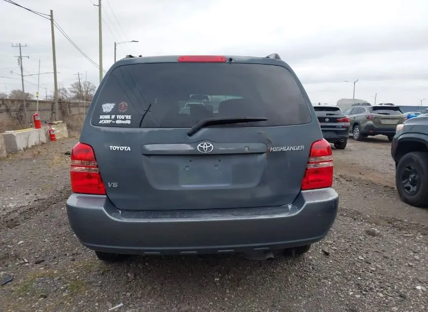 2003 TOYOTA Highlander Used VIN JTEGF21A330112534 – trunk area
