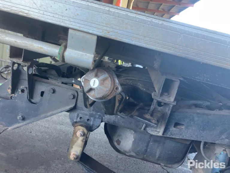 2002 Toyota Landcruiser Used VIN JTELC71J300003040 – undercarriage