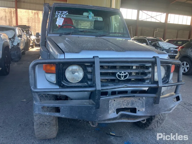 2002 Toyota Landcruiser Used VIN JTELC71J300003040 – photo 16