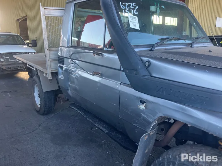 2002 Toyota Landcruiser Used VIN JTELC71J300003040 – photo 17