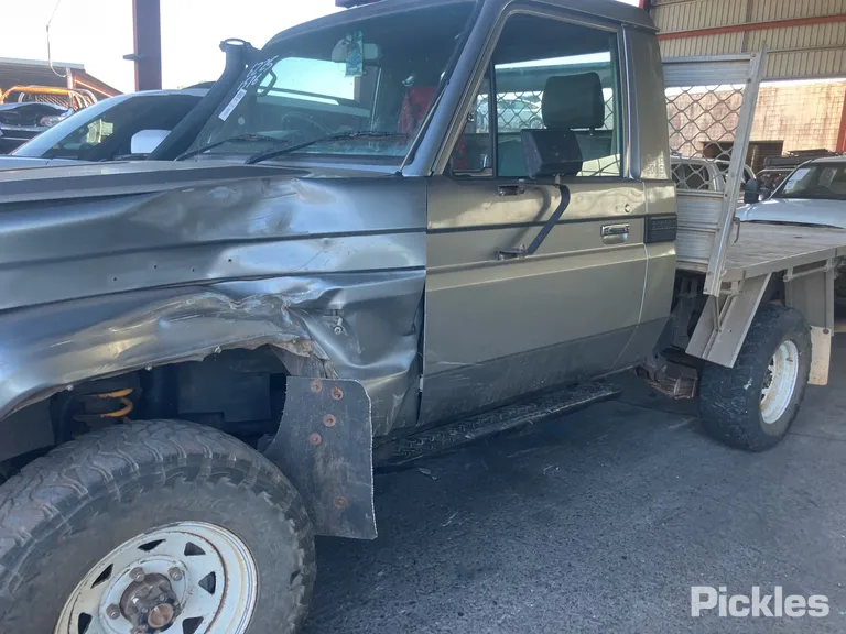 2002 Toyota Landcruiser Used VIN JTELC71J300003040 – photo 25