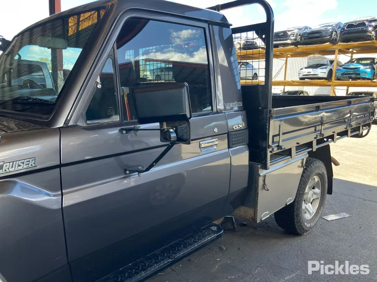 2010 Toyota Landcruiser Used VIN JTELV71J900015249 – undercarriage
