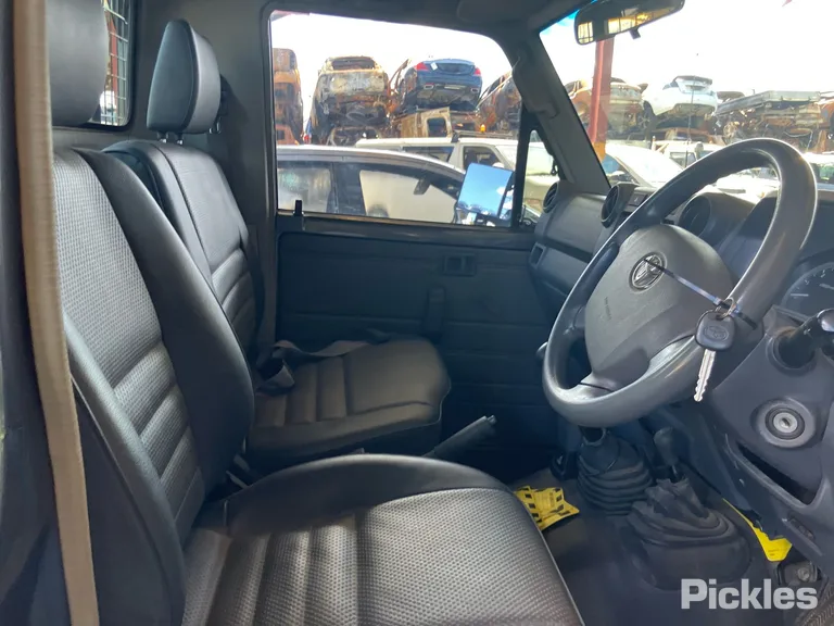 2010 Toyota Landcruiser Used VIN JTELV71J900015249 – photo 35