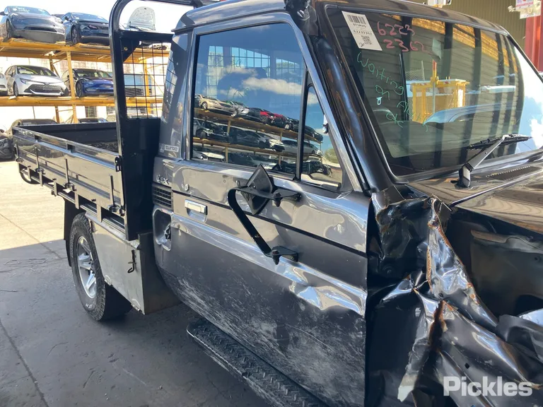 2010 Toyota Landcruiser Used VIN JTELV71J900015249 – photo 36