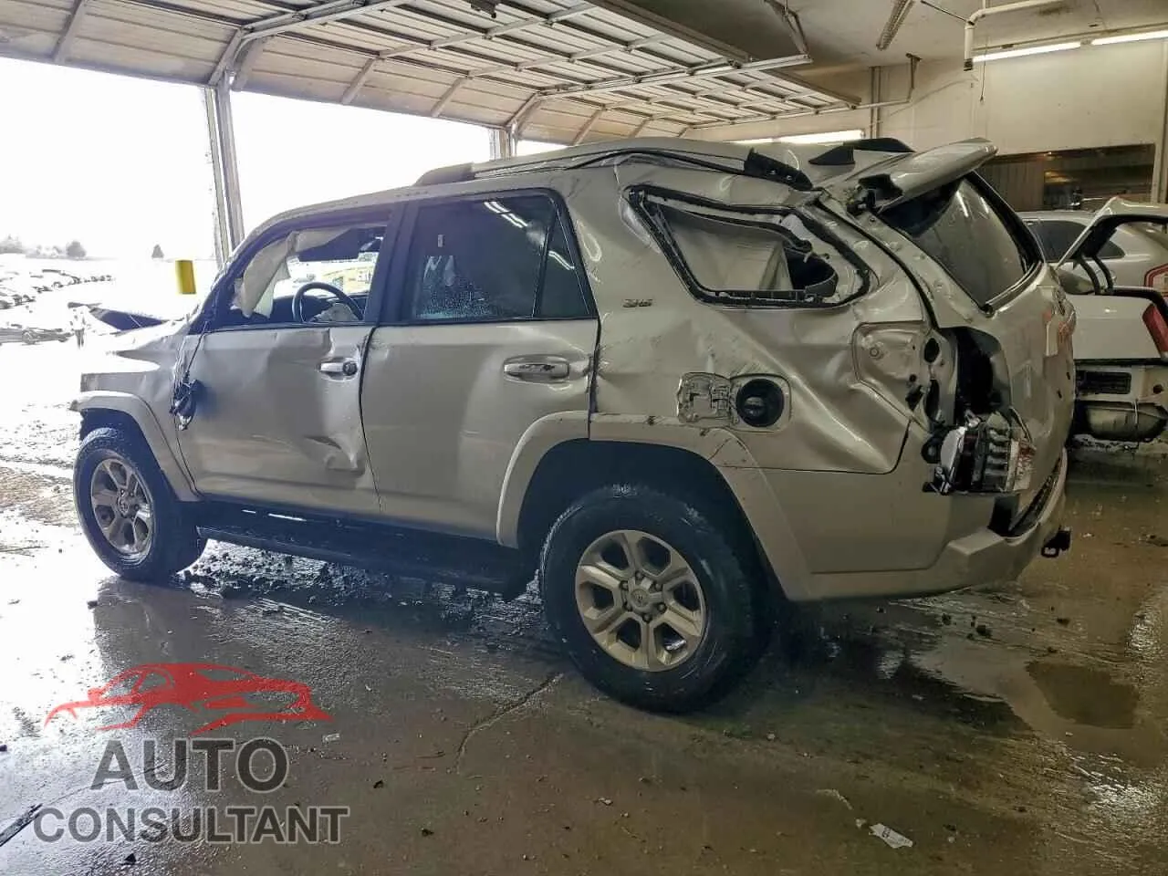 2024 TOYOTA 4RUNNER Damaged VIN JTEMU5JR0R6230269 – rear exterior