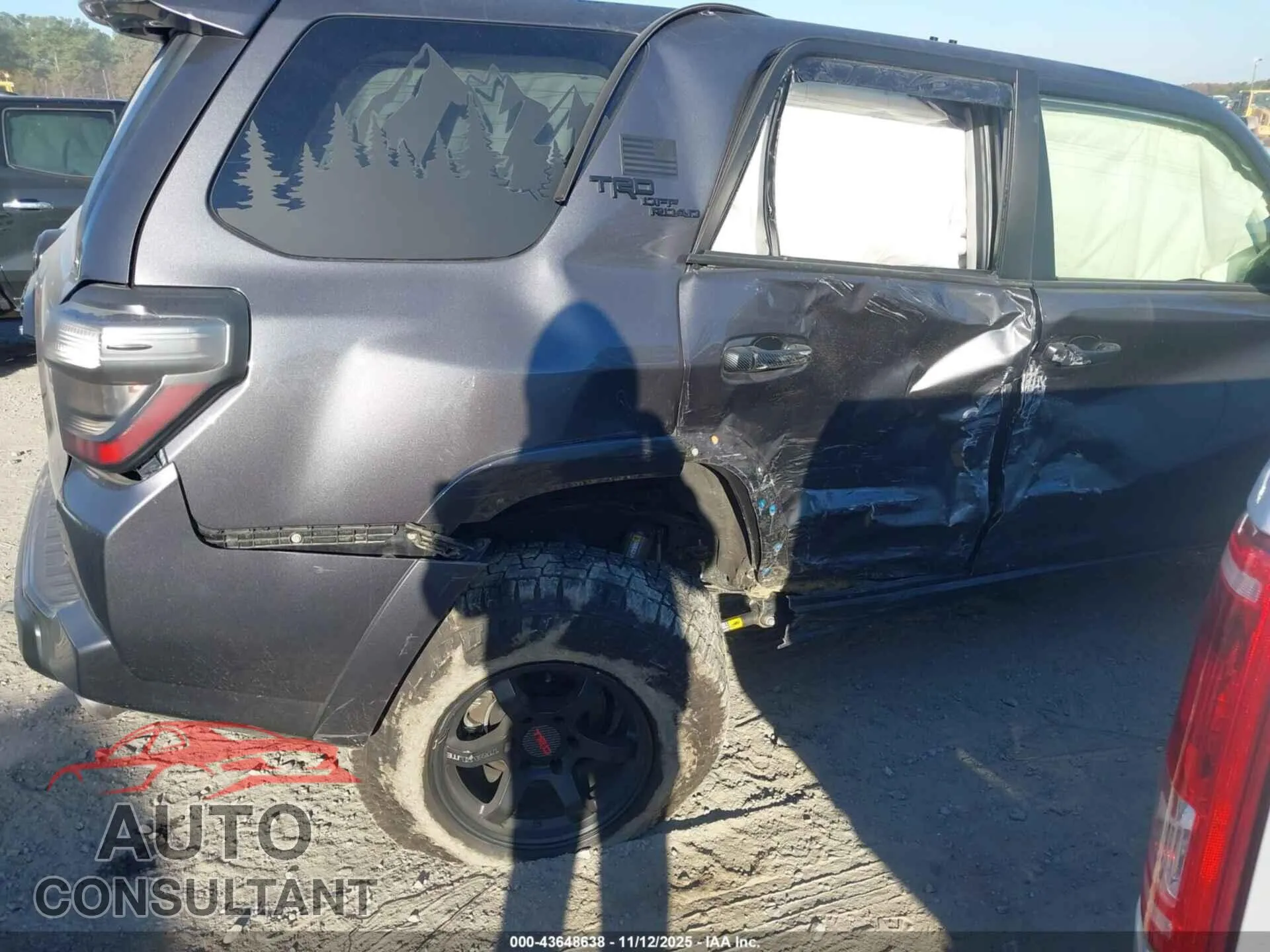 2023 TOYOTA 4RUNNER Damaged VIN JTERU5JR0P6204256 – engine bay