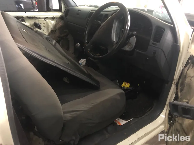 2004 Toyota Hilux Used VIN JTFAM426X00157236 – rear exterior