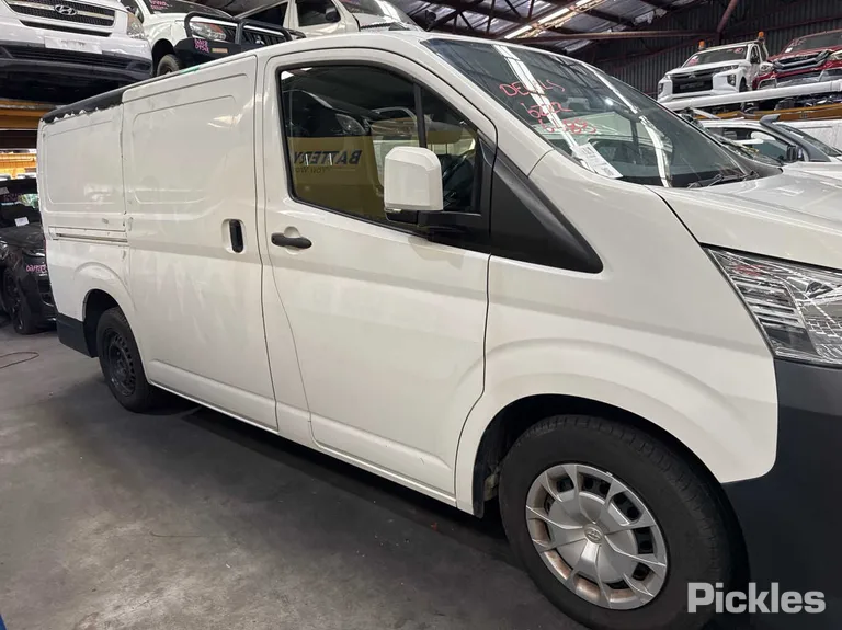 2020 Toyota Hiace Used VIN JTFRA3AP008015351 – photo 26