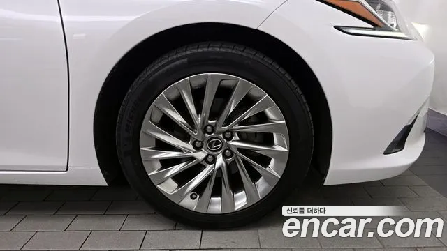 2020 Lexus ES300h 7th Gen Luxury Plus Sold VIN JTHB21B12L2109677 – photo 29