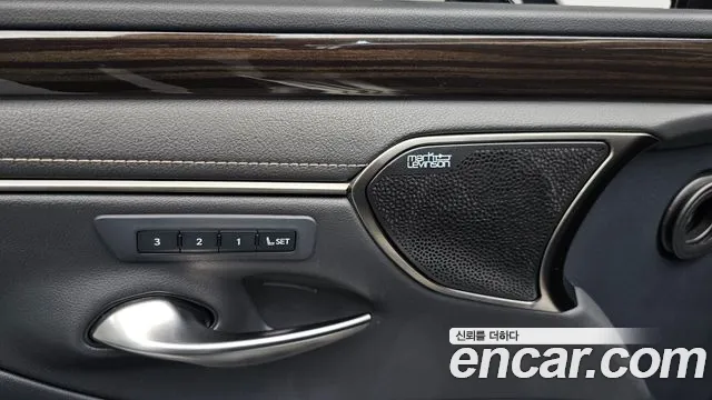 2019 Lexus ES300h 7th Gen Executive Sold VIN JTHB21B17K2055615 – trunk area