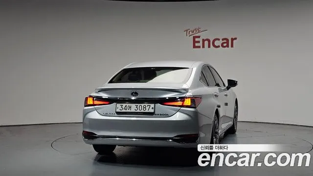 2019 Lexus ES300h 7th Gen Executive Sold VIN JTHB21B17K2055615 – photo 20