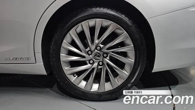 2019 Lexus ES300h 7th Gen Executive Sold VIN JTHB21B17K2055615 – photo 33