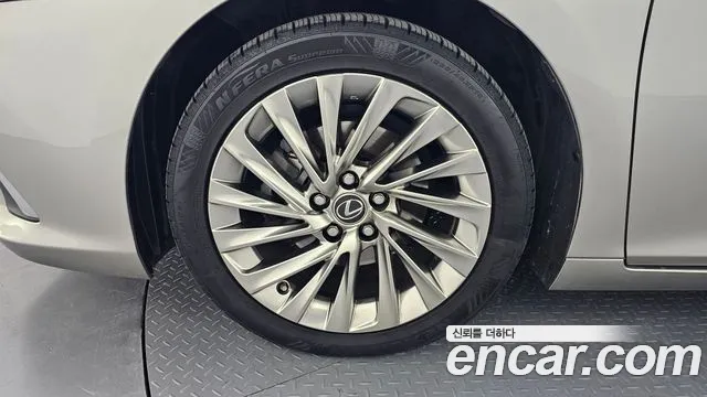 2019 Lexus Es300h 7th Gen Luxury Plus Sold VIN JTHB21B18K2024339 – front exterior