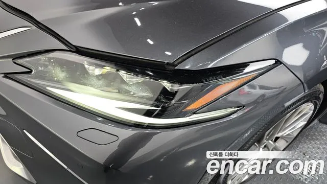 2022 Lexus ES300h 7th Gen Executive Sold VIN JTHBA1C10N2011817 – photo 18