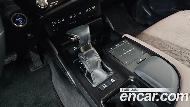 2022 Lexus ES300h 7th Gen Executive Sold VIN JTHBA1C10N2011817 – photo 21