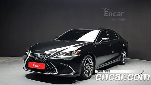 2023 Lexus ES300h 7th Gen Luxury Plus Sold VIN JTHBA1C10P2012355 – rear exterior
