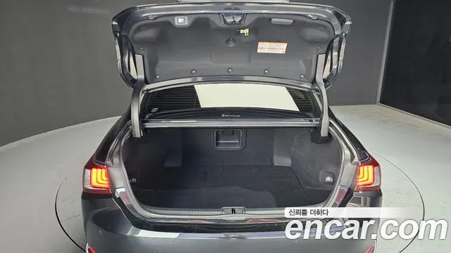 2023 Lexus ES300h 7th Gen Luxury Plus Sold VIN JTHBA1C10P2012355 – interior seats
