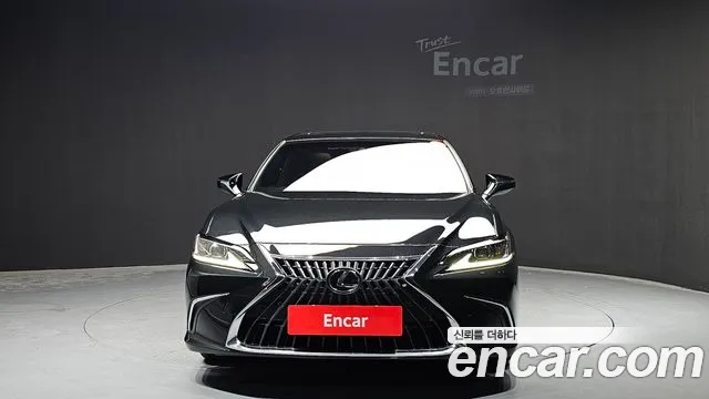 2023 Lexus ES300h 7th Gen Luxury Plus Sold VIN JTHBA1C10P2012355 – exterior detail